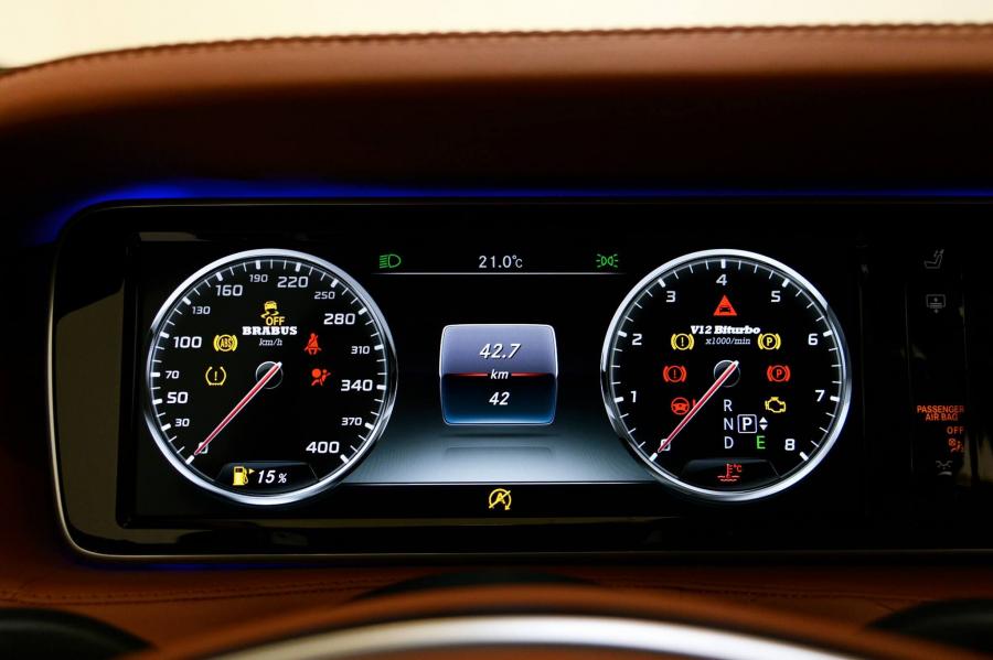 Панель приборов Mercedes-Maybach Rocket 900 by Brabus 2016 года  (фото 11 из 48)